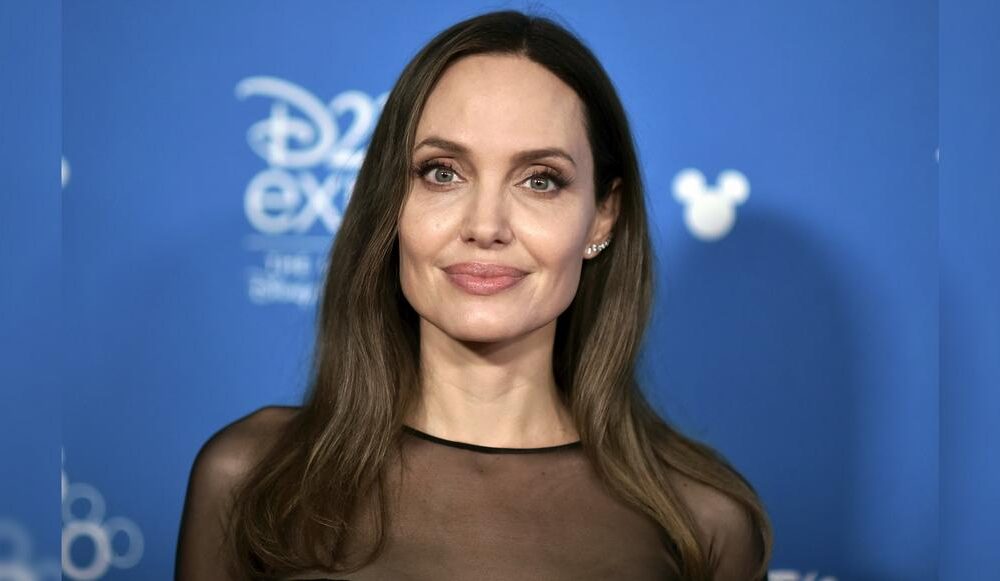 Angelina Jolie envio mensaje a las mujeres que temen ser abusadas durante la navidad