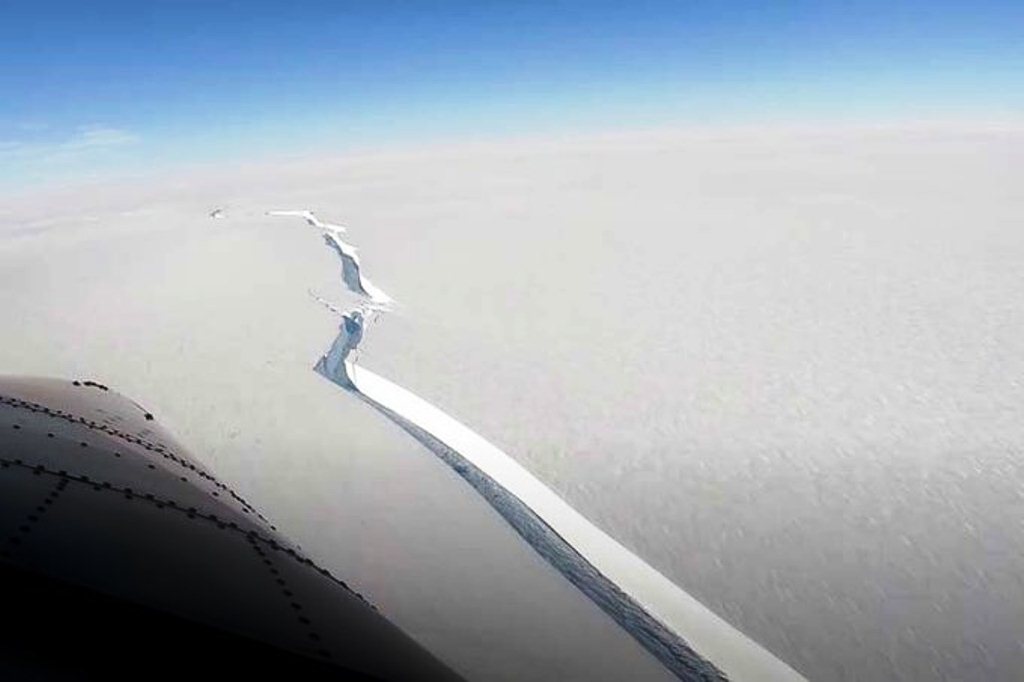 Gran iceberg se desprende en la Antártida . noticiasACN