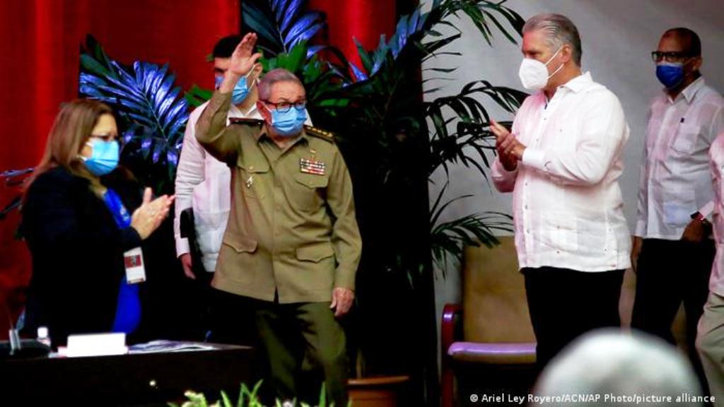 Raúl Castro renuncia - noticiacn