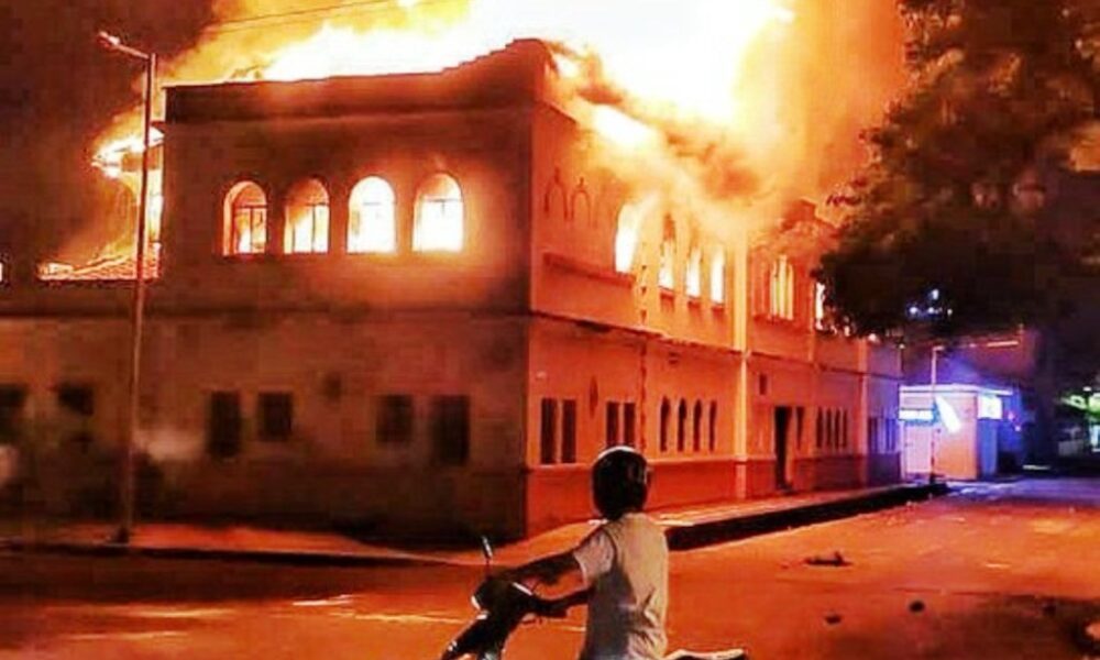 Turba incendia Palacio de Justicia de Tuluá - noticiacn