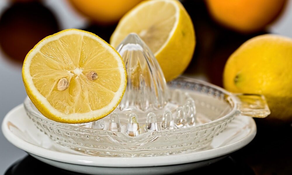 Conoce los riesgos de tomar mucho jugo de limón