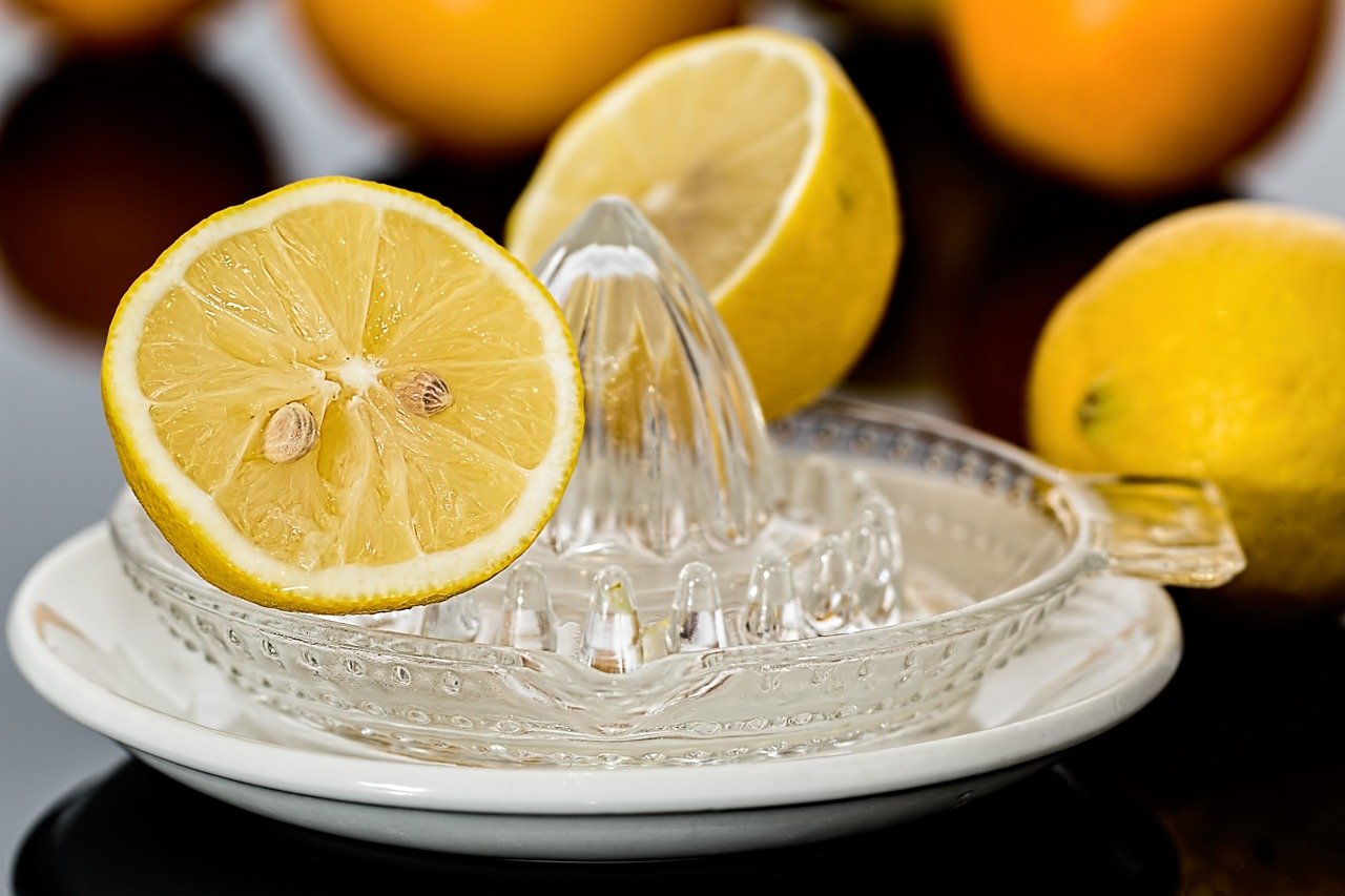 Conoce los riesgos de tomar mucho jugo de limón