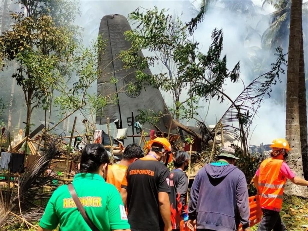 Avión del Ejército filipino sufre accidente - noticiacn