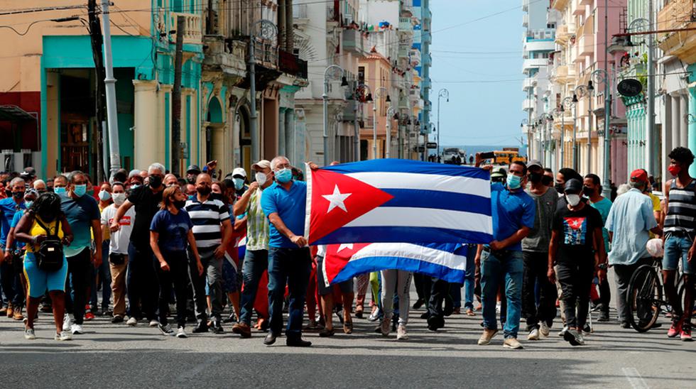 Cubanos siguen en las calles