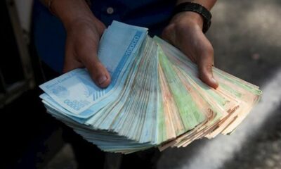 Venezolanos buscan salir del efectivo