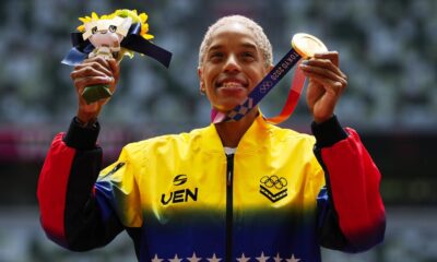 Yulimar Rojas recibió su medalla - noticiacn- noticiacn