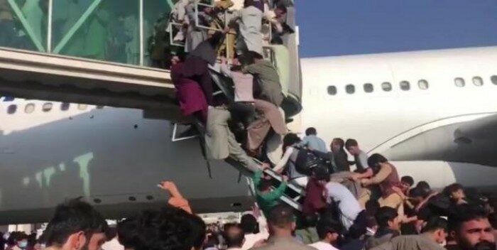 Caos en el aeropuerto de Kabul