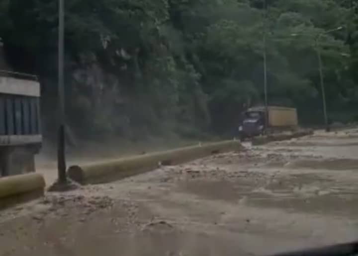 Deslizamiento de tierra Valencia-Puerto Cabello - ACN