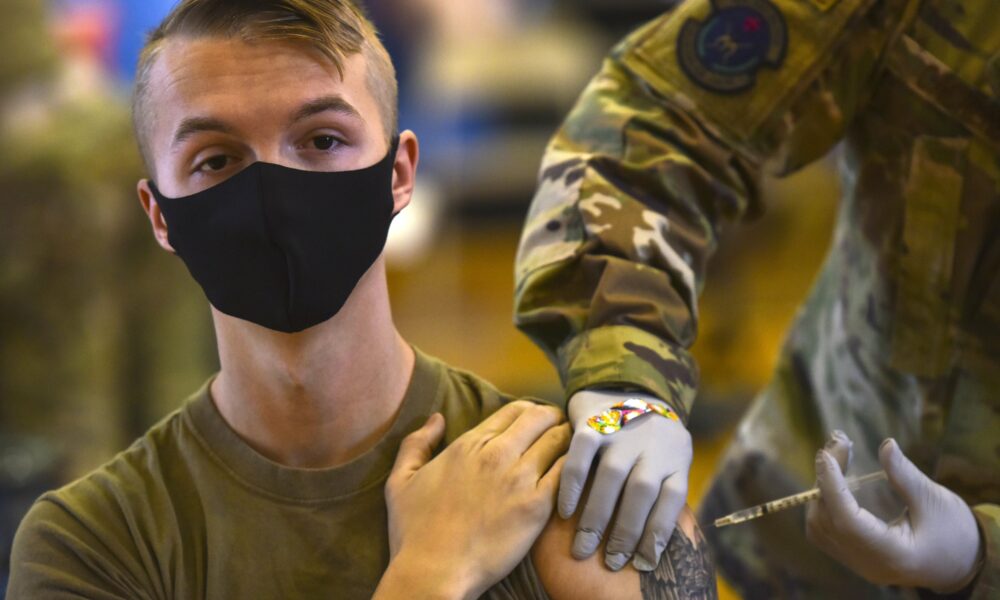 Vacunación soldados en EEUU - ACN