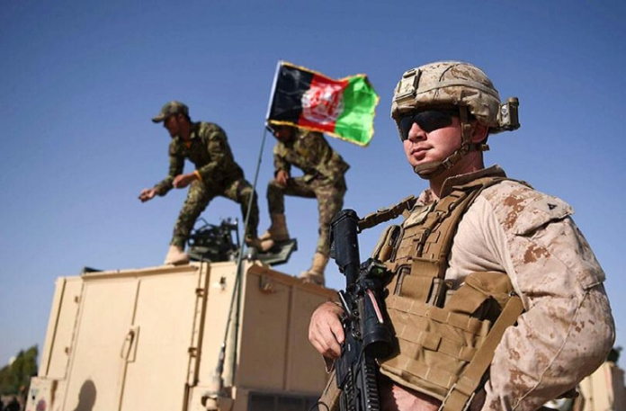 Soldados afganos cruzan Uzbekistán