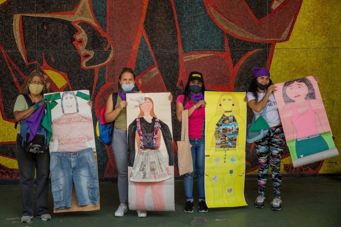 mujeres venezolanas protestaron violencia- acn