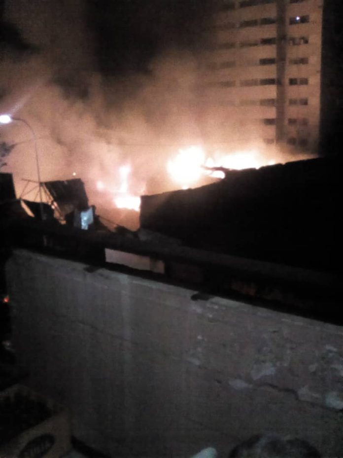 Incendio en establecimiento comercial de Maracay