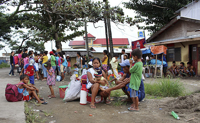 evacuados-tifon-rai-filipinas