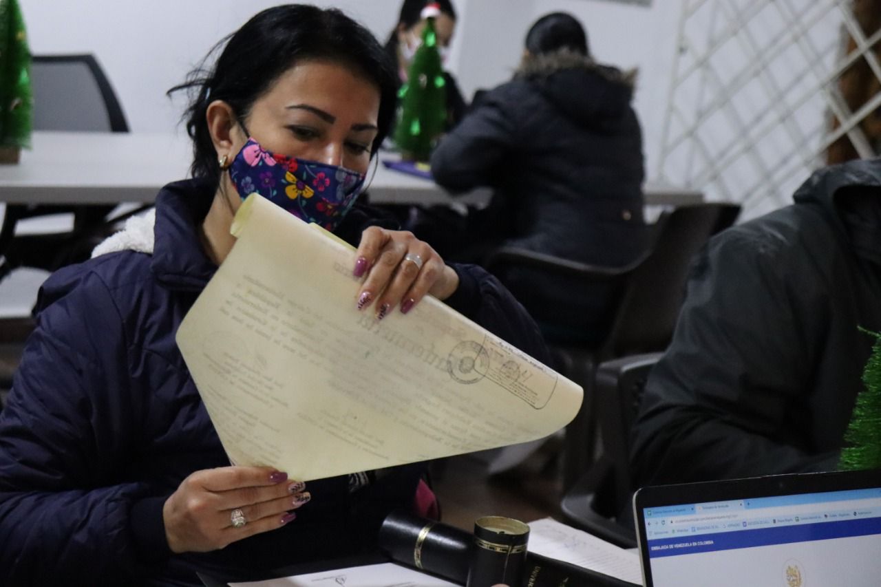 venezolanos colombia certificaciones universitarias- acn