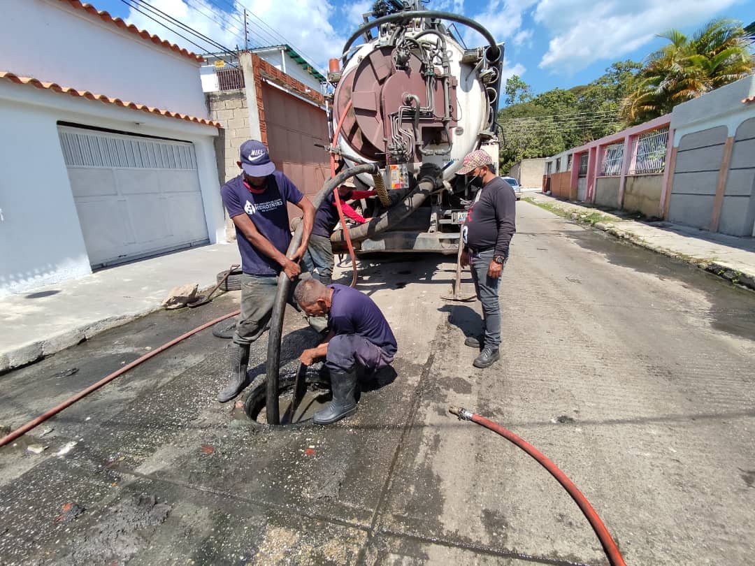 Saneamiento de drenajes en Simón Bolívar III