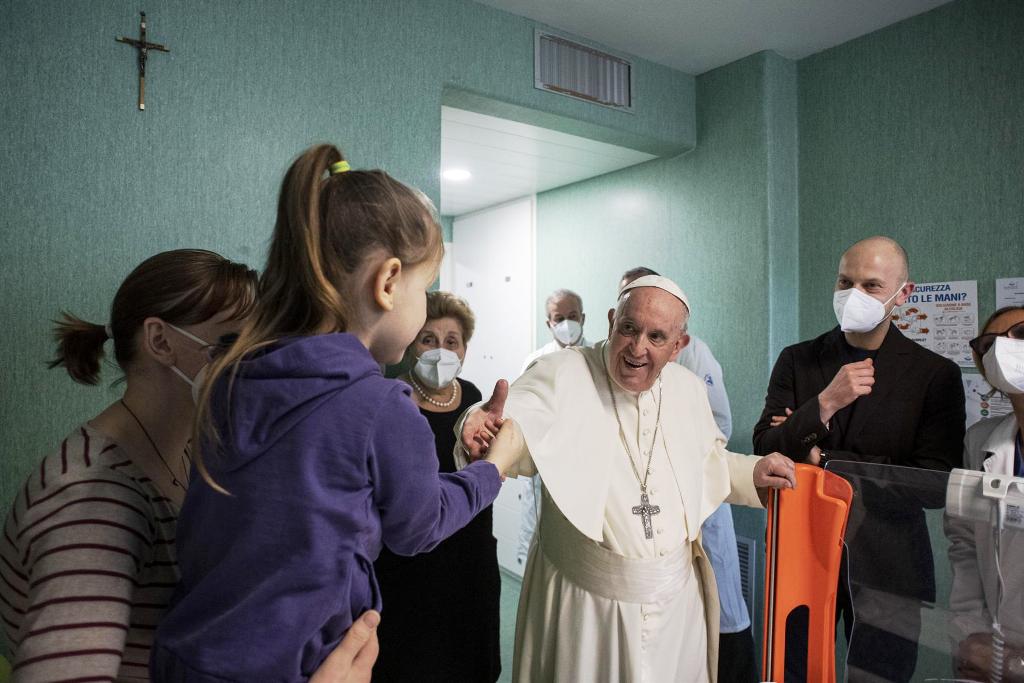 Papa visitó a niños ucranianos hospitalizados - noticiacn