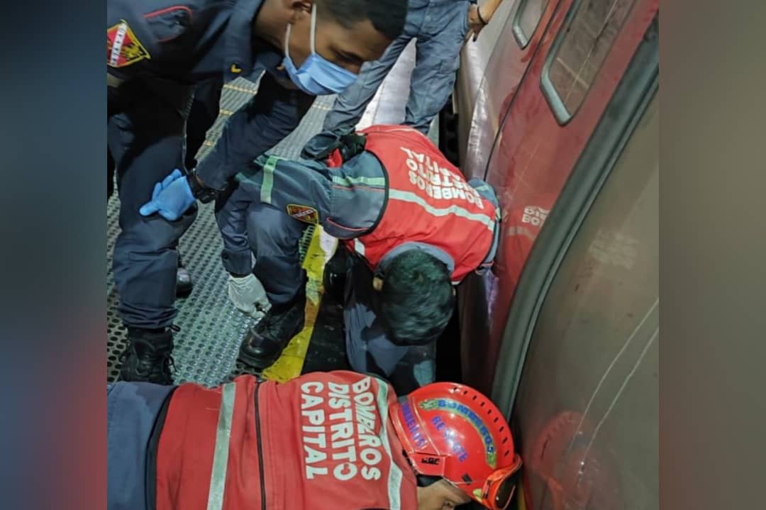 ¡Sigue con vida! Hombre fue arrollado por un vagón del Metro de Caracas- acn