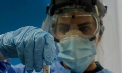 En centros de salud de España vuelve el uso obligatorio de mascarillas - acn