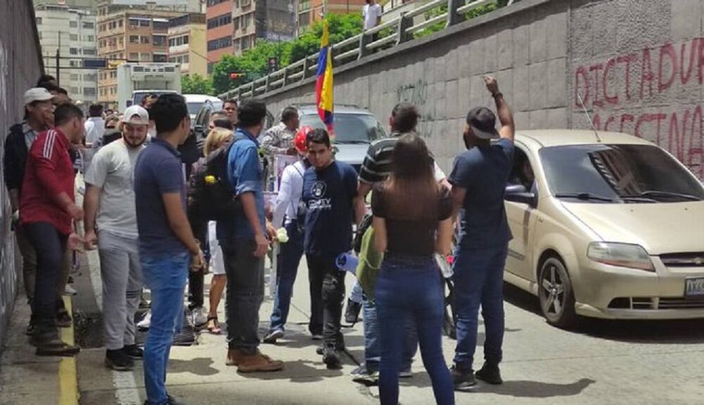 Detienen a jóvenes en Chacao - noticiacn