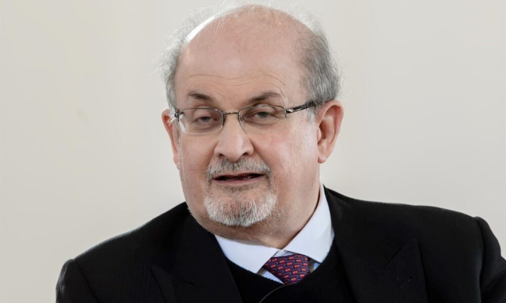 Irán culpó a Salman Rushdie - noticiacn