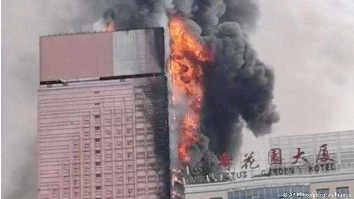 incendio rascacielos China