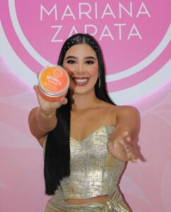 Mariana Zapata posesiona su empresa de bellleza