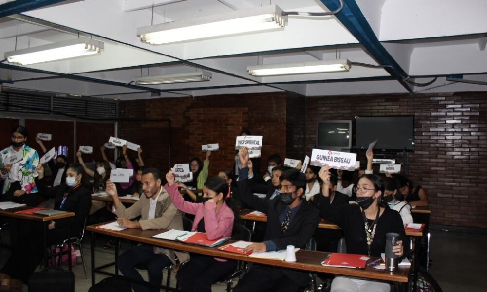 CADMUN Internacional toma la bandera - noticiacn