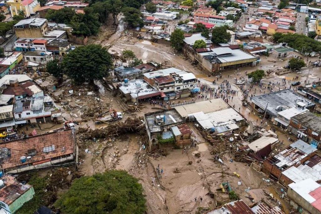 Asciende a 25 muertos por deslave en Tejerías - noticiacn