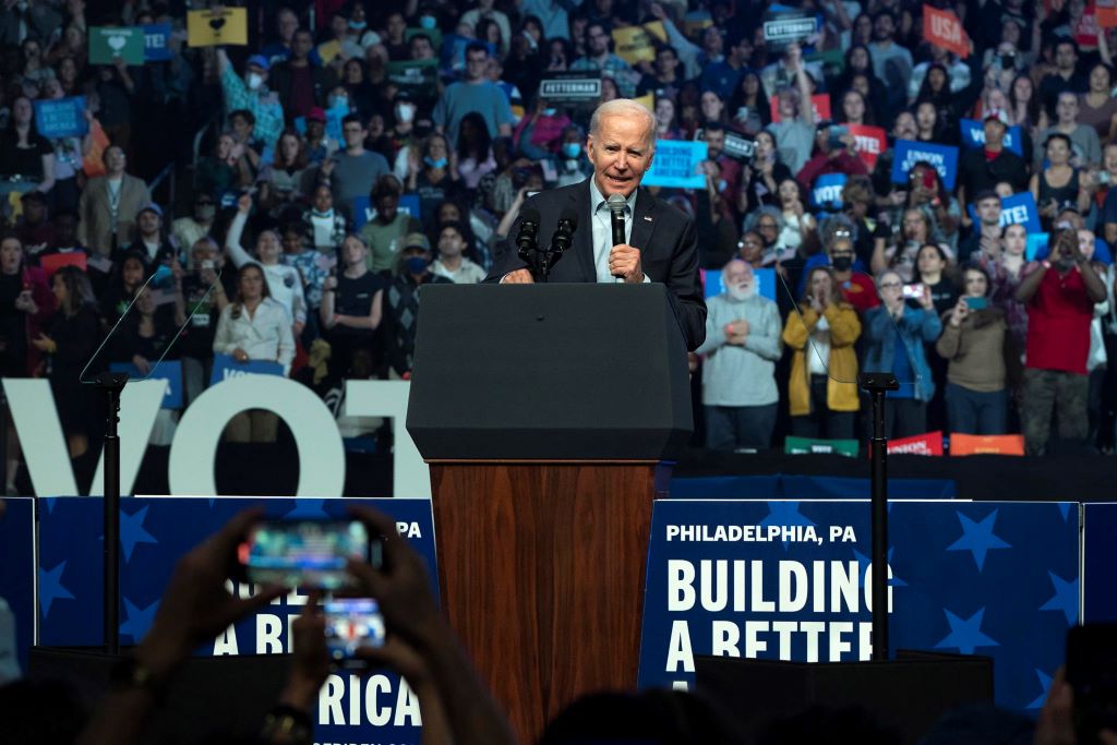 Biden dice que democracia está en peligro - noticiacn