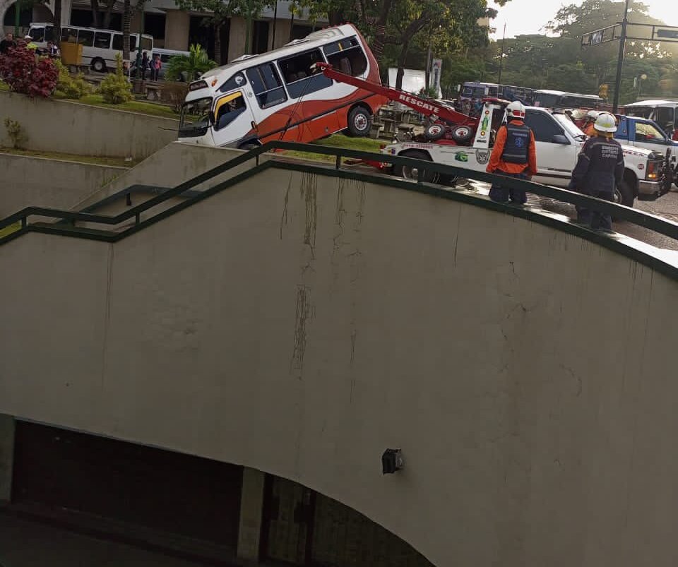 choque buses Caracas- acn