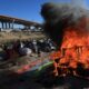 Migrantes y autoridades se enfrentan en el norte de México - noticiacn