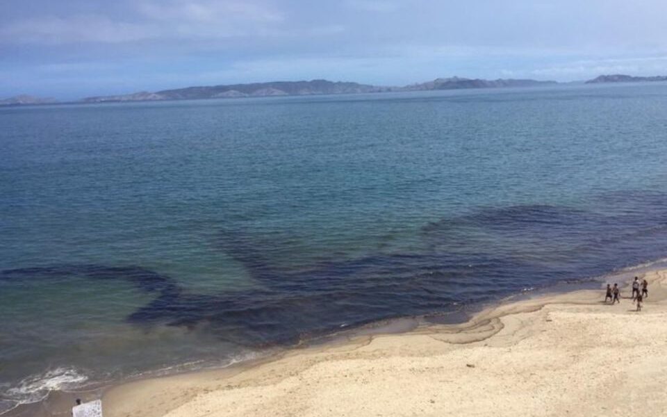 playas de Lechería derrame petrolero - acn