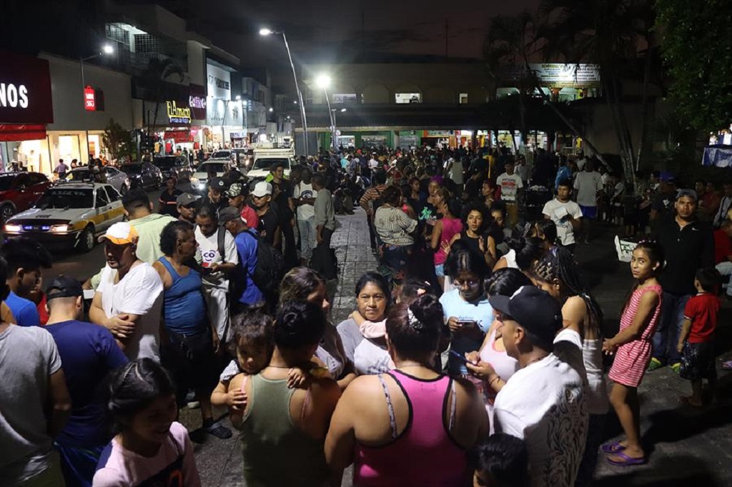 Migrantes buscan avanzar por México - noticiacn