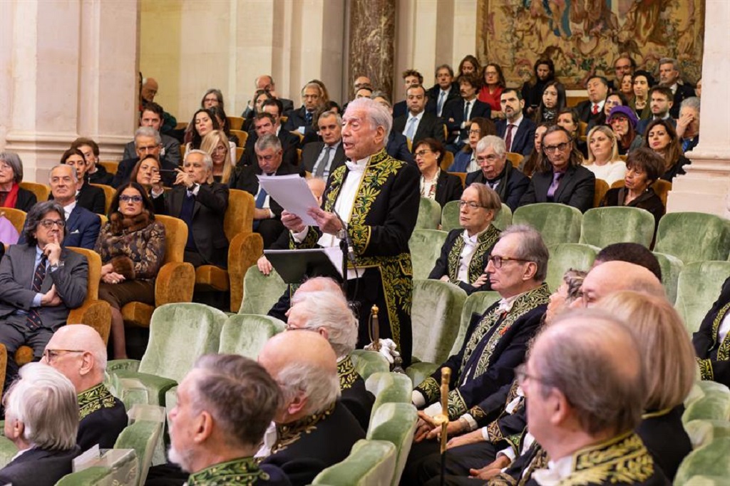 Vargas Llosa accede a Academia Francesa - noticiacn
