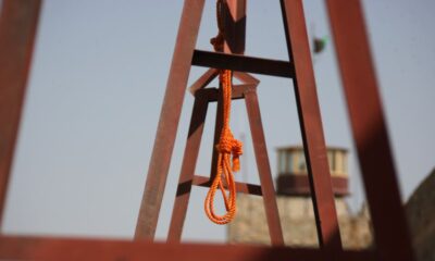 Irán condena a la horca en público a dos presos - noticiacn