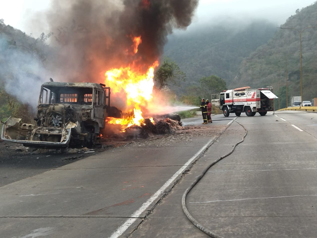 vehículo de carga se incendió en Puerto Cabello-acn