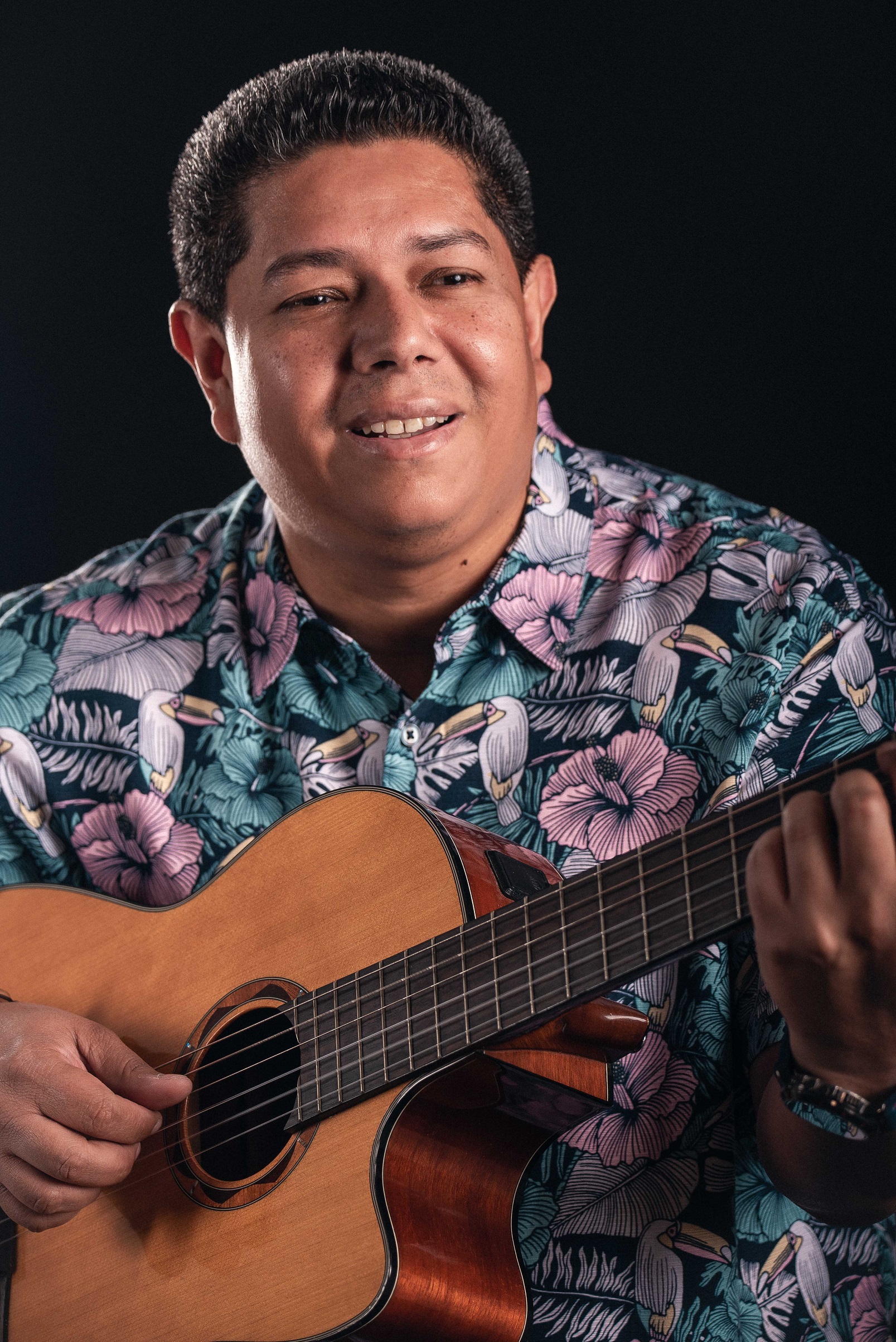 El ganador del Latin Grammy, Omar Herrera, prepara el lanzamiento de su