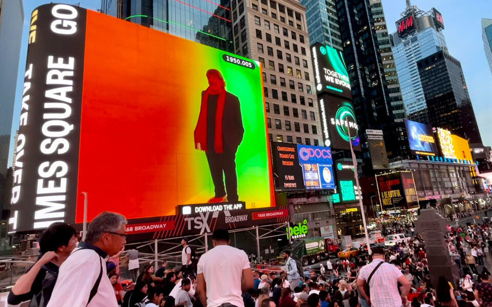 Times Square mostro Cruz-Diez