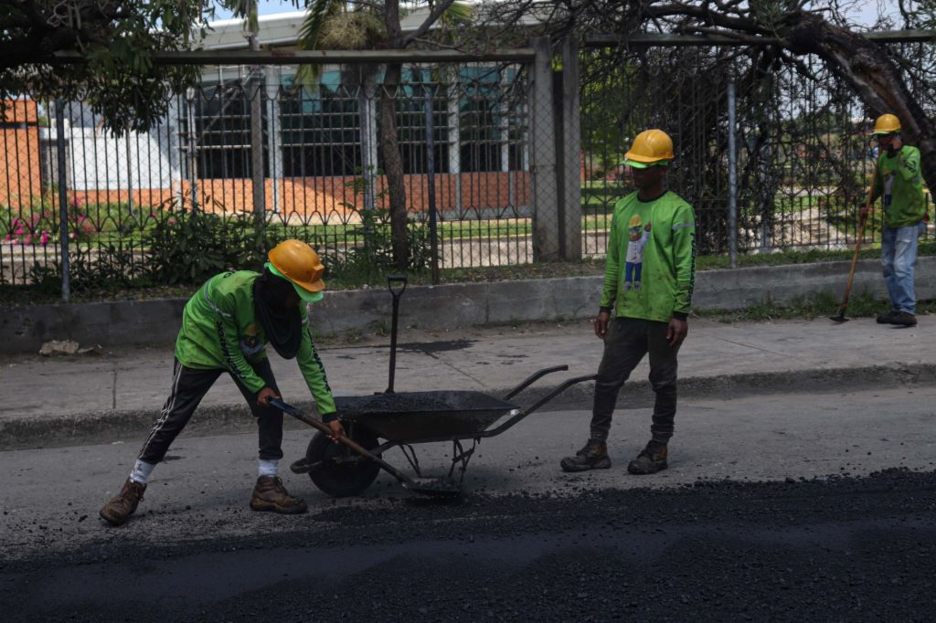 Fuenmayor inició trabajo de asfaltado en vía El Paíto - noticiacn