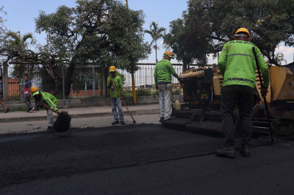 Fuenmayor inició trabajo de asfaltado en vía El Paíto - noticiacn