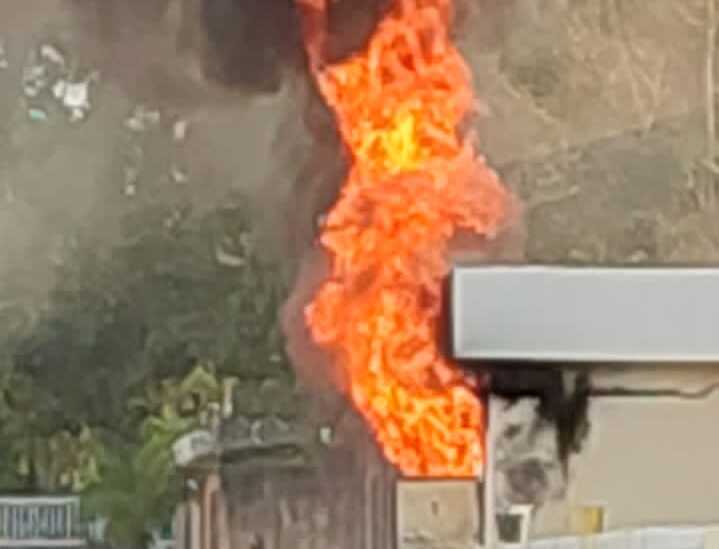 Incendio en caseta de electricidad en Prebo - acn
