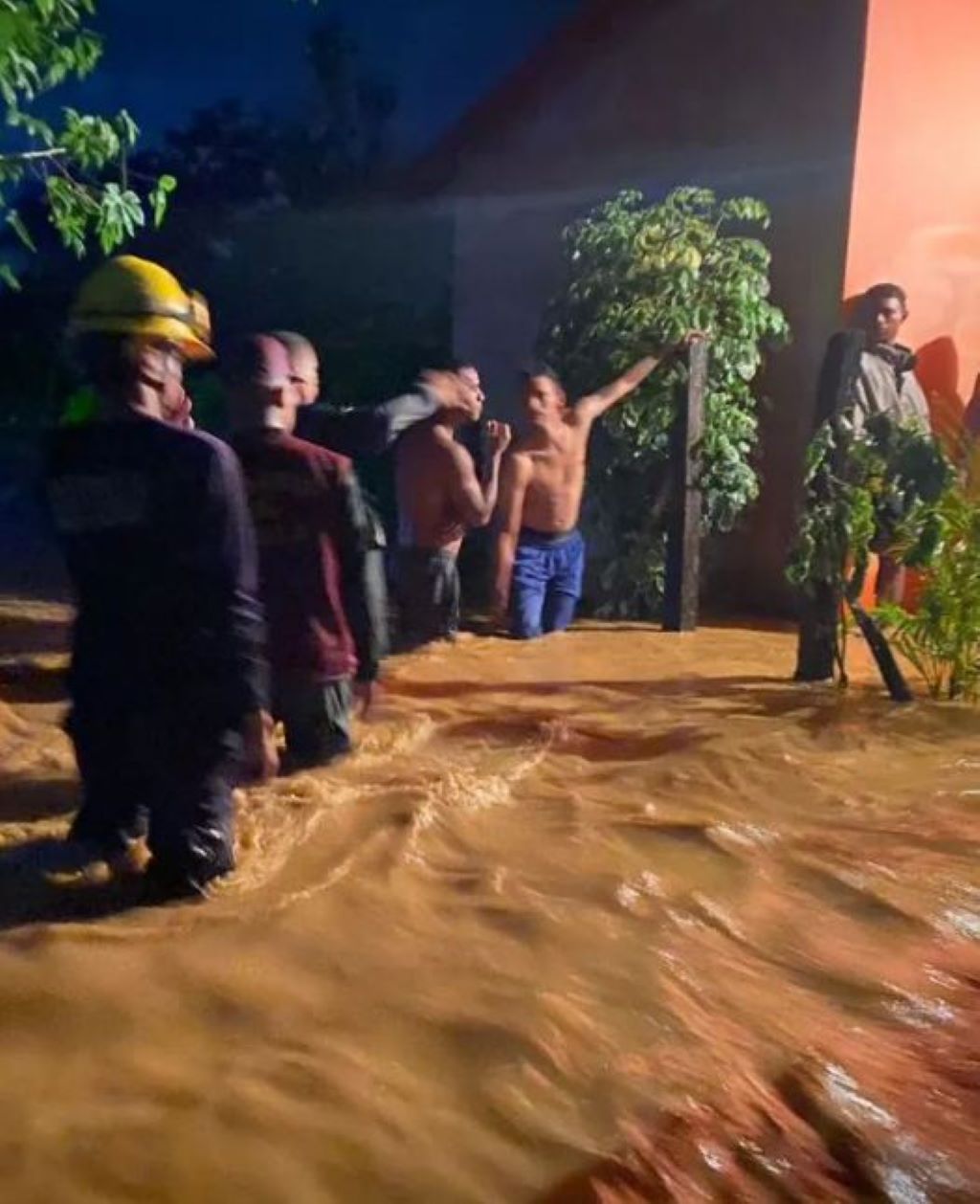 Más de 1.200 familias afectadas por inundaciones - noticiacn