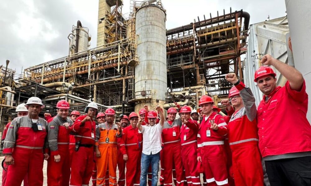 Rafael Tellechea inspeccionó la refinería El Palito - noticiacn