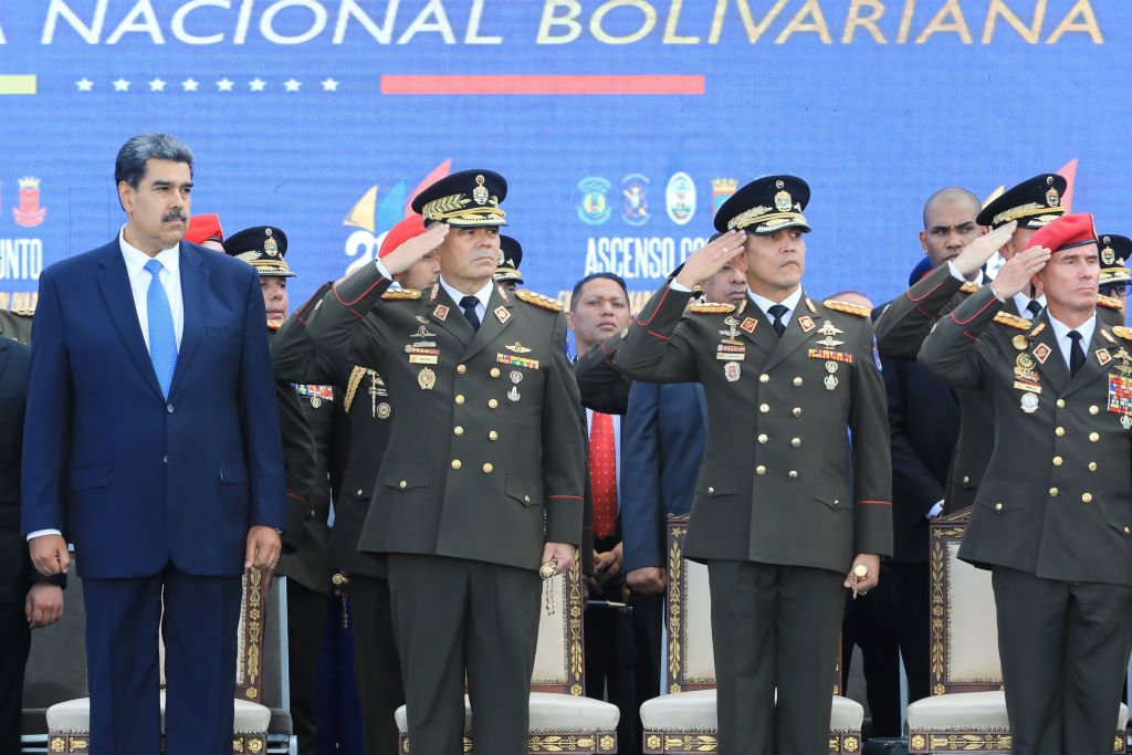 Maduro ratificó a Vladimir Padrino López - noticiacn