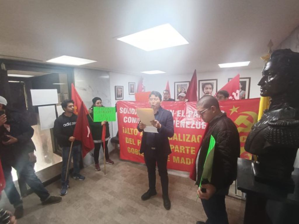 Comunistas de México irrumpen en Embajada de Venezuela - noticiacn