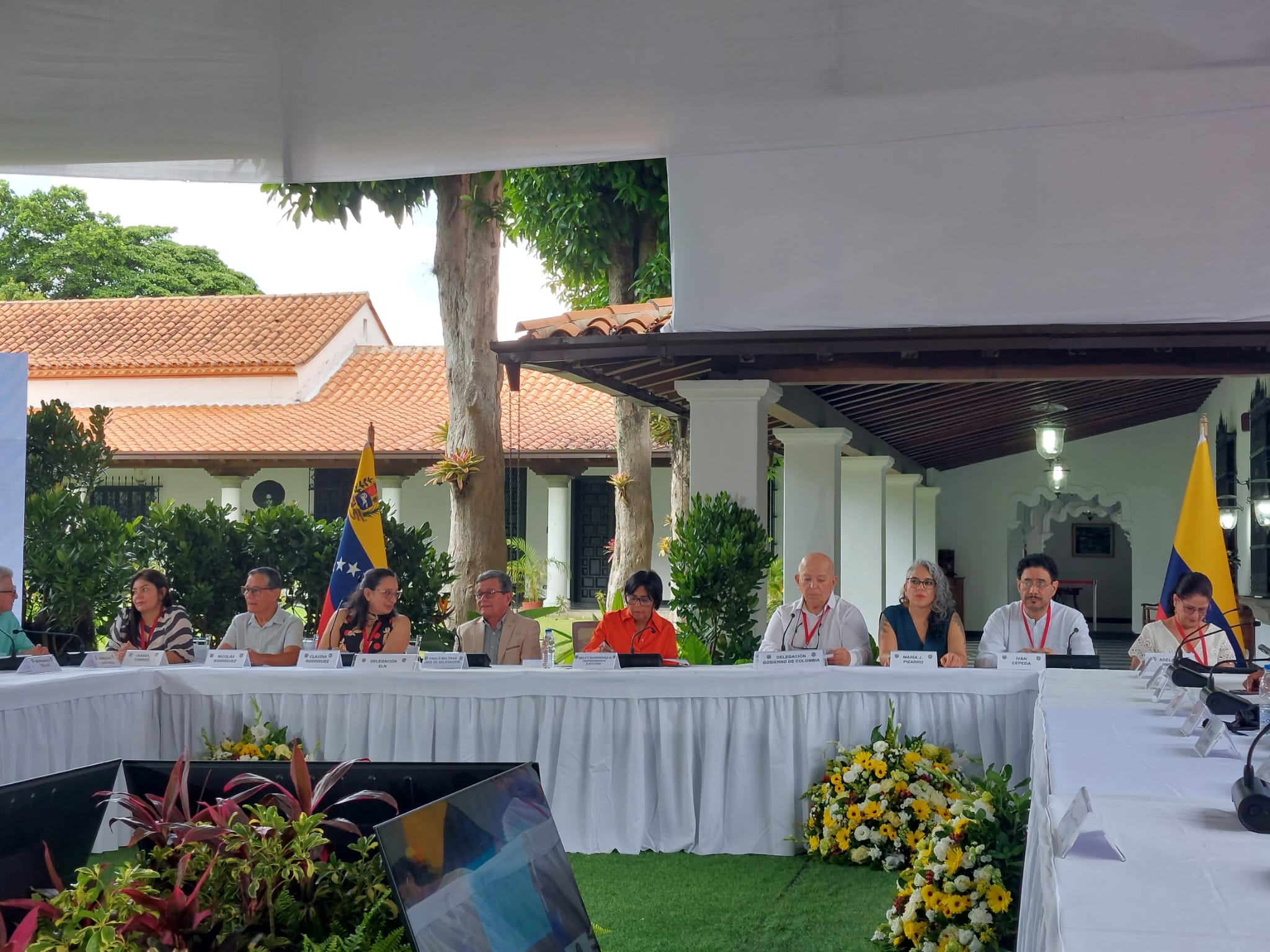 Diálogos entre Gobierno colombiano y ELN