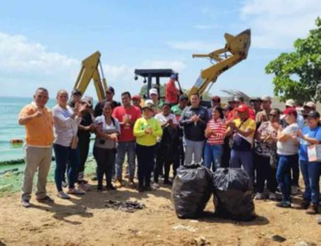 Recogen desechos en lago de Maracaibo - noticiacn