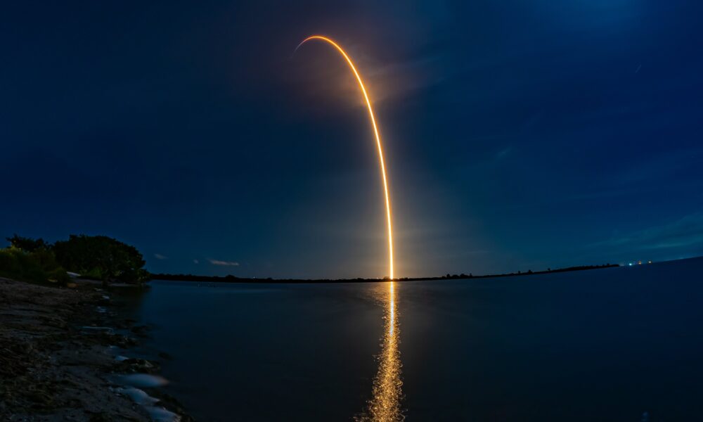 SpaceX lanza al espacio el nuevo satélite de telecomunicaciones de Intelsat - noticiacn