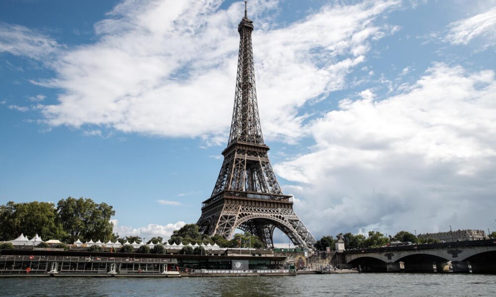 torre Eiffel amenaza de bomba-acn