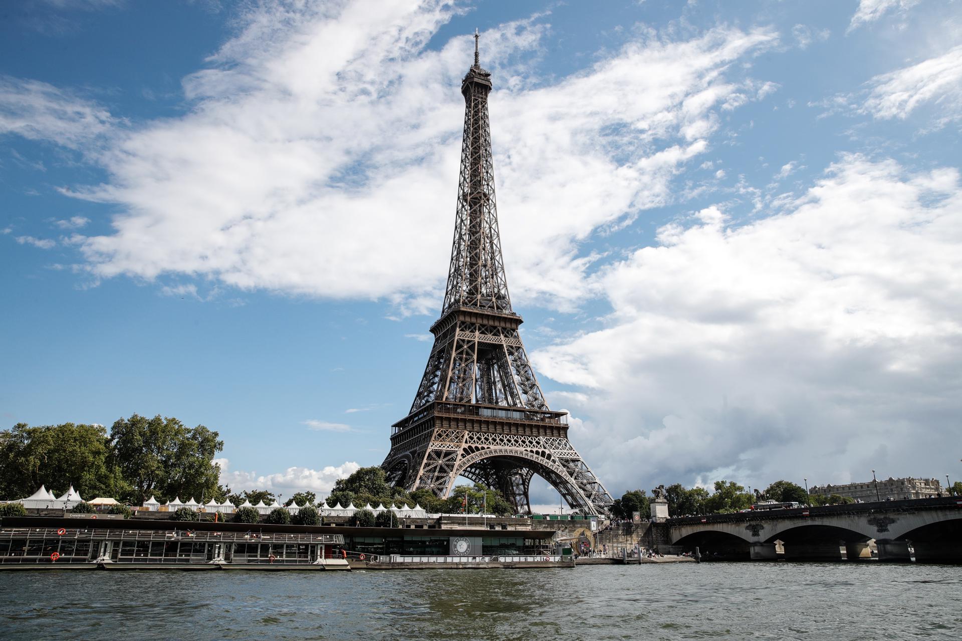 torre Eiffel amenaza de bomba-acn